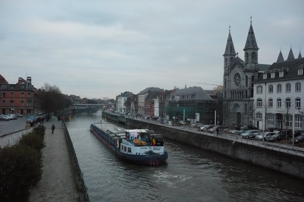 An Binnenschifffahrt mangelt es auf der Schelde (Fluss) hauptschlich nicht. Am 2.01.10 wurde dieses Schiff, mit dem Namen  Hiroshima  im belgisch, wallonischen Doornik/Tournai abgelichtet.
