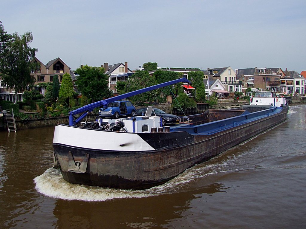 ANNA-ARINA(02310625; L=59; B=7mtr; 782t; Bj.1960) ist im Bereich Gouderak-Moordrecht auf der Hollandse IJssel unterwegs; 110909