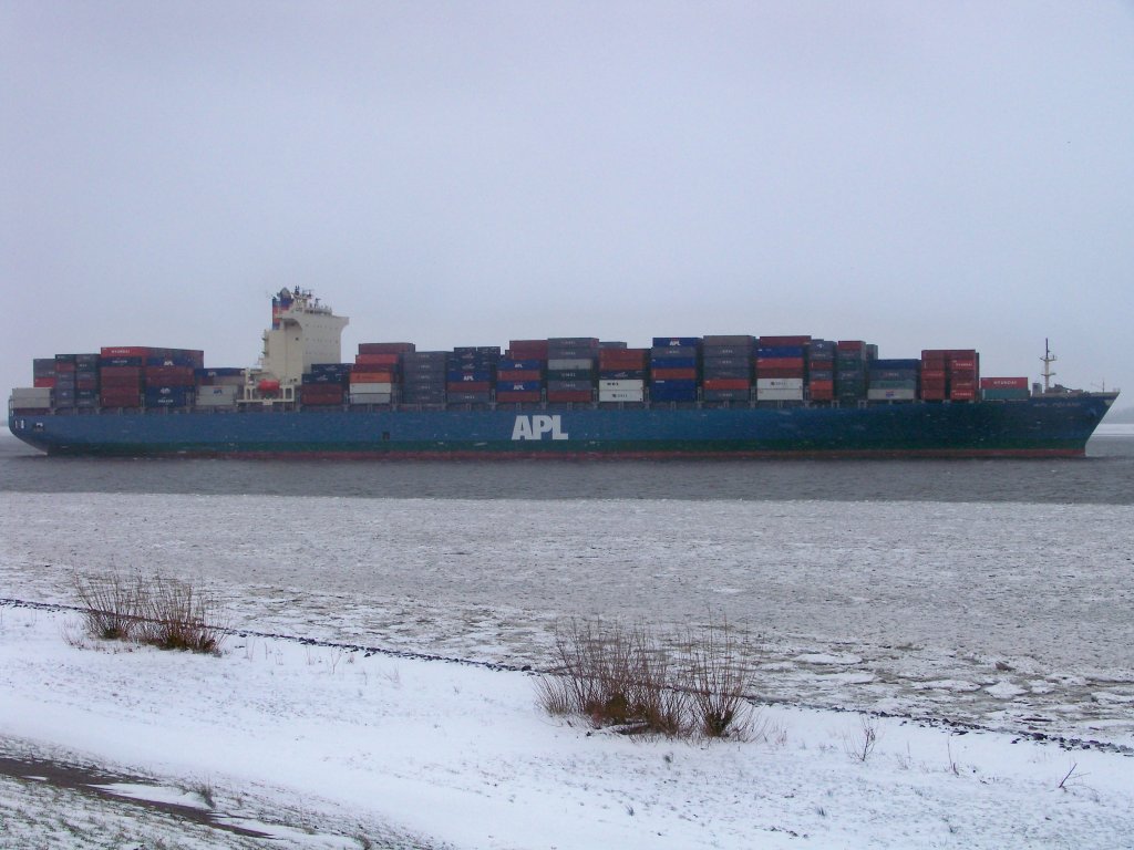 APL Poland auf der Elbe. Aufgenommen am 10.01.10.