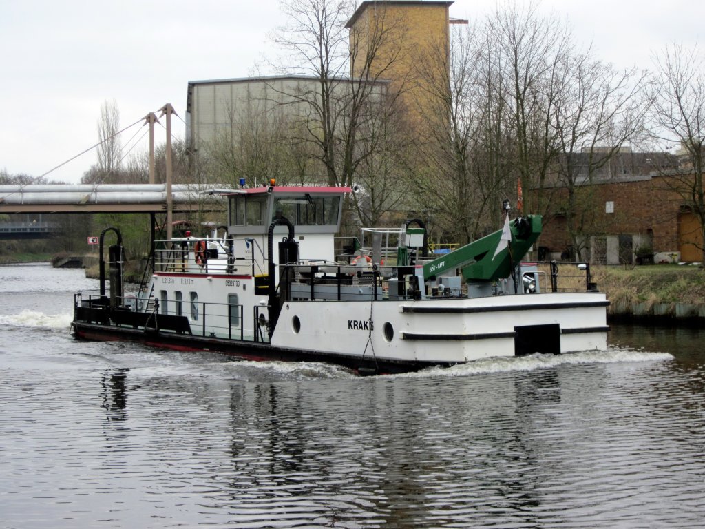 Arbeitsschiff  KRAKE  des WSA Berlin , 05026730 , 21,63 x 5,10 , am 05.04.2012 im Teltowkanal zu Tal am Hafen Berlin-Steglitz. 