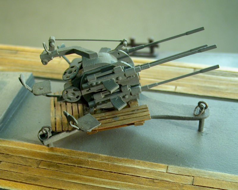 Artillerie-Pram_4x2cm Flak C38_auf dem Vorschiff (Aufnahmedatum 12.2005)