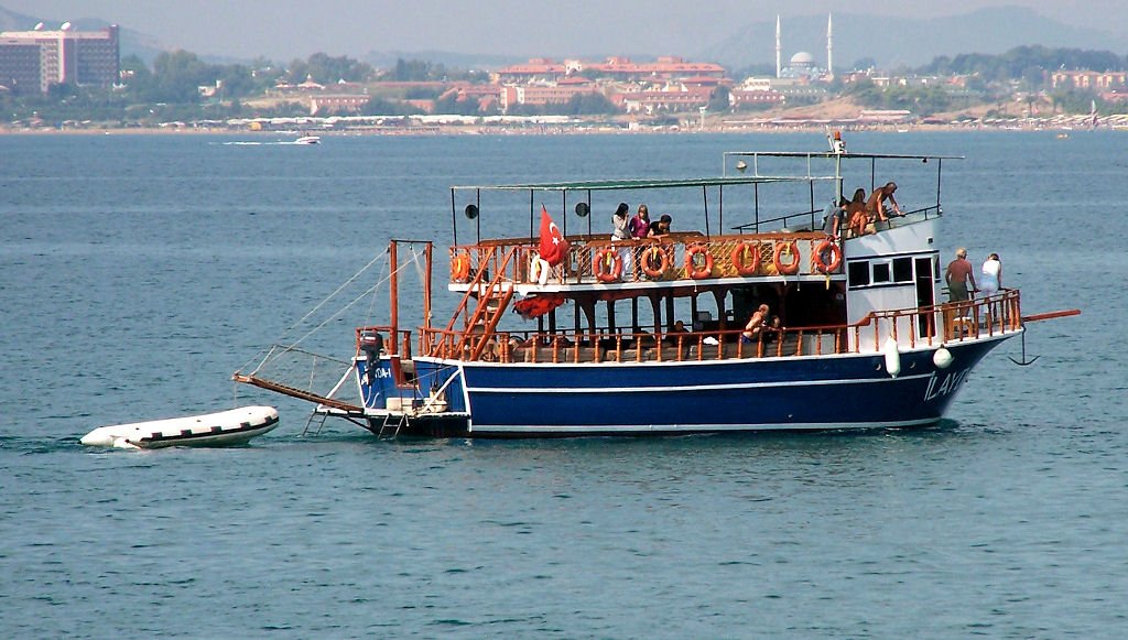 Ausflugsboot in der Bucht von Side/Trkei - 11.10.2006