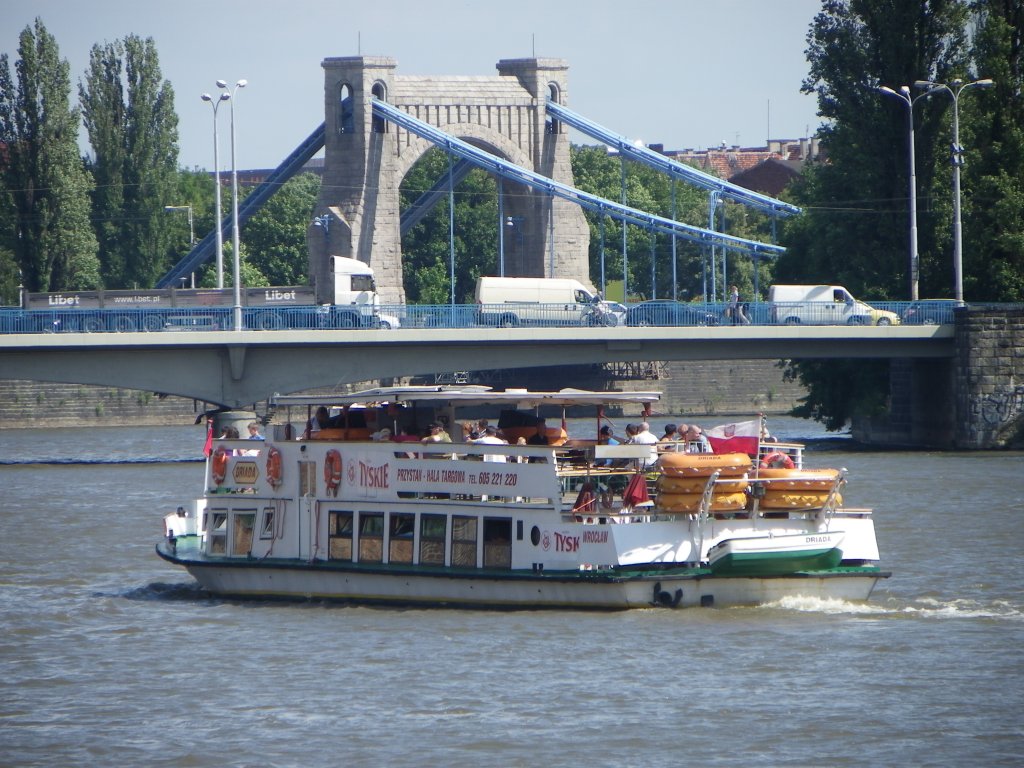 Ausflugsdampfer Wroclaw im Sommer 2012 vor der Kaiserbrcke in Breslau (Wroclaw)