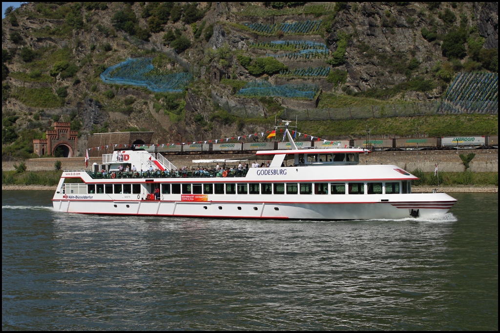 Ausflugsschiff  Godesburg  von Kln-Dsseldorfer am 01.09.11 bei Oberwesel