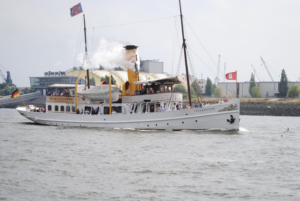 Ausflugsschifft die  Schaarhrn , im Haamburger Hafen, am 01.08.2010