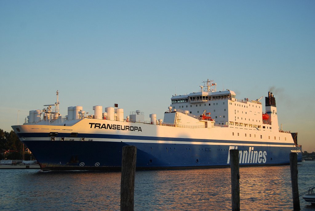 Auslaufend aus Travemnde die Transeuropa IMO-Nummer:9010175 Flagge:Deutschland Lnge:183.0m Breite:30.0m Baujahr:1995 Bauwerft:Stocznia Gdansk Shipbuilding,Danzig Polen aufgenommen am 04.06.11