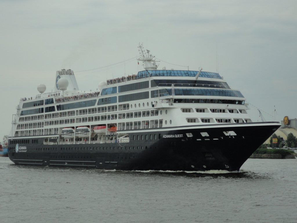 AZAMARA QUEST (IMO 9210218) am 24.7.2013, Hamburg auslaufend vor den Landungsbrcken
ex R SEVEN (09.2000-05.2003) / DELPHIN RENAISSANCE (07.2003-05.2006) / BLUE MOON (05.2005-10.2007) / AZAMARA QUEST  (10.2007-) /
Kreuzfahrtschiff / BRZ 30.277 / La 181,0 m, B 25,46 m, Tg 5,95 m / 4 Diesel , 12-Zyl., 19.440 kW, 2 E-Fahrmotore, 13.500 kW, 2 Propeller, 18 kn / 
