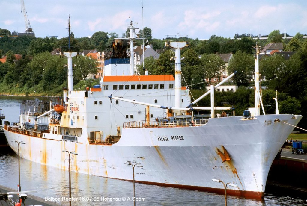 Balboa Reefer am 16.07.95 in der Schleuse Kiel-Holtenau

Baujahr: 1979
Bauwerft, Nummer: Drammen 90
ex-Namen: Rio Esmeraldas, Isla Fernandina
Lnge: 144.4m
Breite: 18m
Tragfhigkeit: 9344 Tonnen
Vermessung: 7142 GT
Flagge/Heimathafen: Panama
Verbleib: 08/08 Abbruch Alang