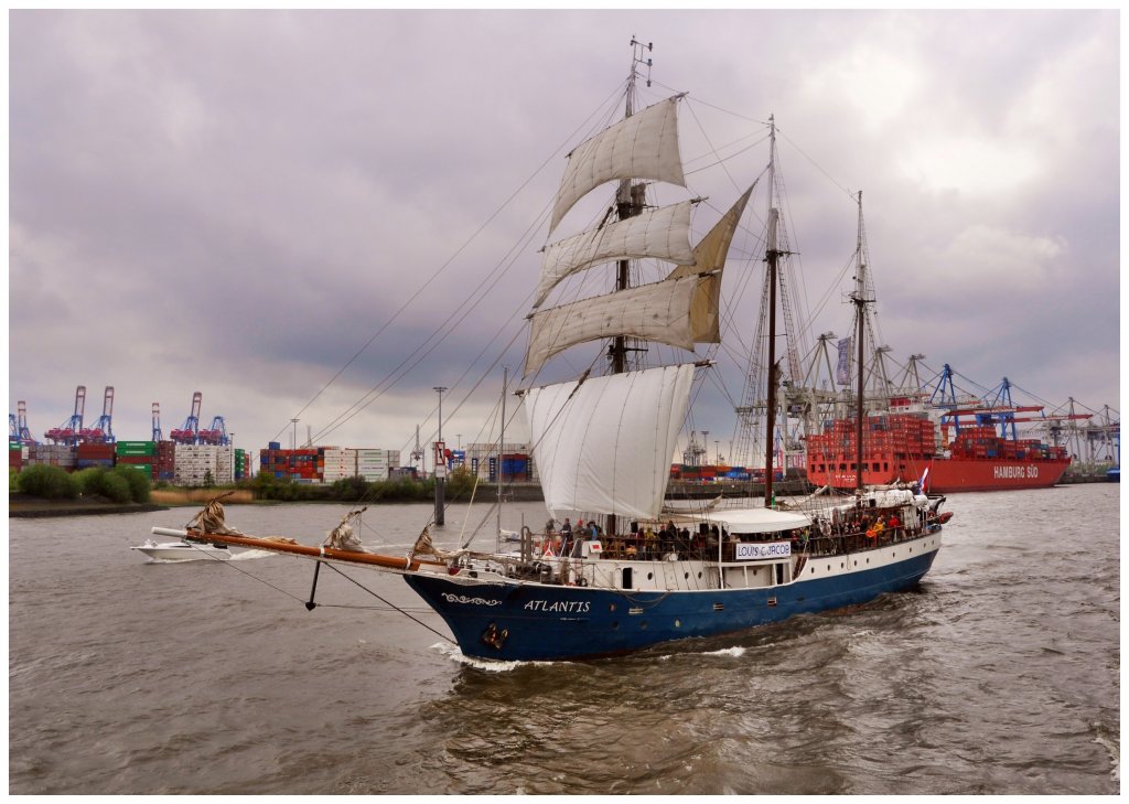 Barkentine  Atlantis  ex Feuerschiff  Brgermeister Bartels  am 9.05.2010 im Hamburger Hafen.Bj.1905 - Umbau 1985 - Lg.57m - Br.7,45m - Tg.5,10m - Segelflche 740 m2 - Stahlrumpf - Charterschiff mit 18 Doppelkabinen - Heimathafen Hoorn/Niederlande - IMO 8333635