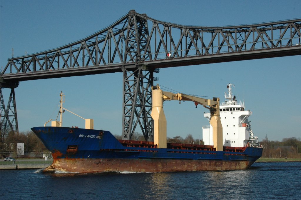 BBC Langeland ein Frachtschiff, Heimathafen St Jons (IMO: 8912912) wurde beobachtet an der Eisenbahnbrcke in Rendsburg auf dem NOK und abgelichtet am 11.04.2011.