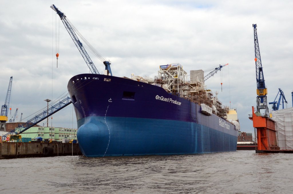 Bei der F.P.S.O.  EnQuest Producer  handelt es sich um ein 248 Meter langes Tankschiff, das 1983 an die Reederei Maersk abgeliefert und inzwischen umgebaut wurde. F.P.S.O. steht fr  Floating Production Storgage and Offloading  und bedeutet, dass es sich um ein schwimmendes Fahrzeug zur Frderung, Lagerung und Verladung von Erdl und Erdgas handelt. Im Dock aufgeschwommen gesehen am 10.05.2013 in Hamburg.