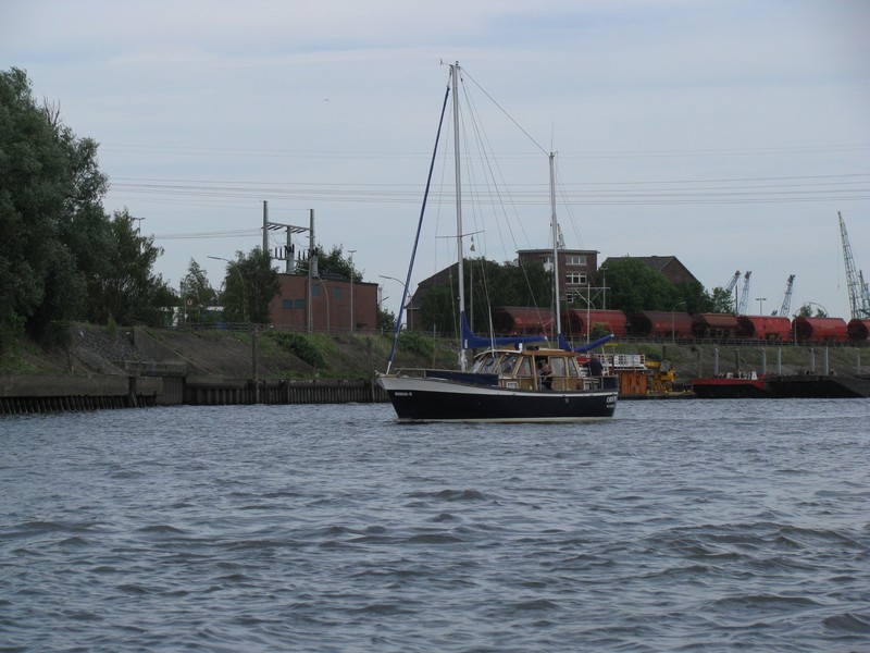 Bei einer Hafenrundfahrt in Hamburg lichtete ich die Zweimastbark  ORION  ab, Hamburg 26.05.2011