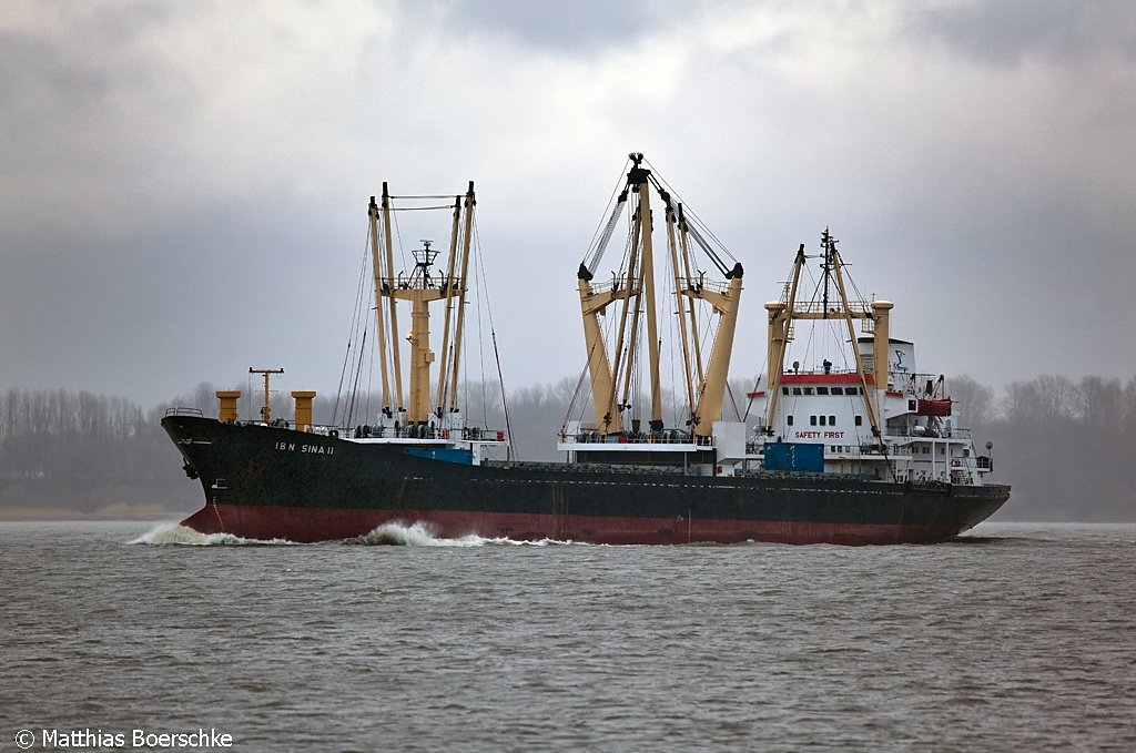 Bei richtigen typischen norddeutschen Novemberwetter fuhr die schne IBN Sina II Richtung Cuxhaven.Aufgenommen am 27.11.09 bei Grnendeich.