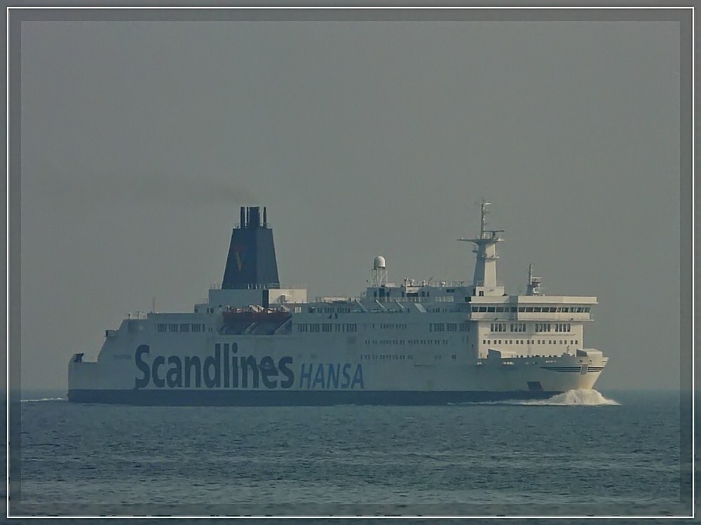 Bei trben nebeligen Wetter fuhr diese Fhre der Firma  SCANDLINES HANSA Trelleborg  am 26.09.2011 an Sassnitz in Richtung Fhrhafen von Sassnitz-Mukran vorbei.