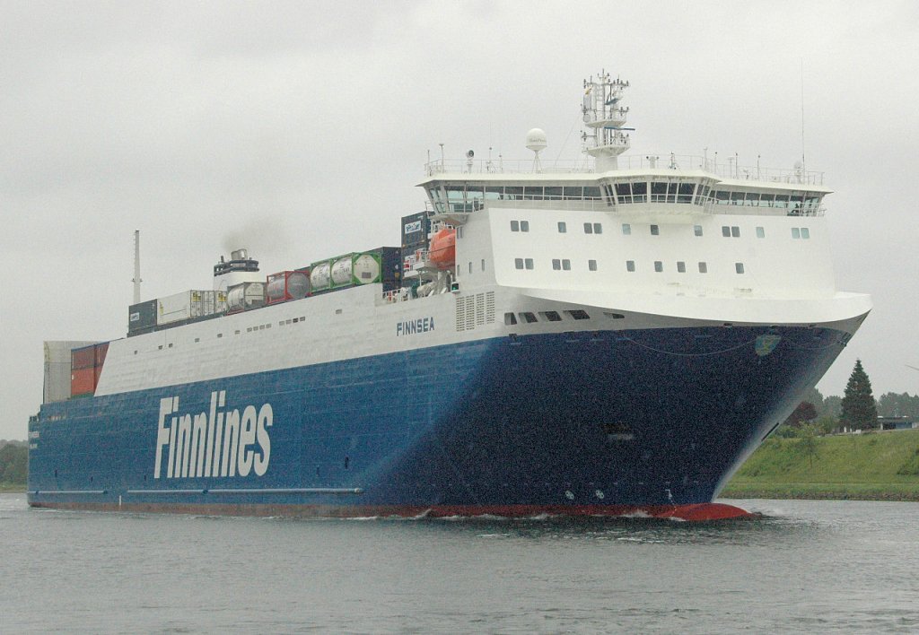 Beobachtet am 21.07.2011 auf dem Nord-Ostsee-Kanal bei Sehestedt von der  Finnlines Group das RoRo Schiff ,,FINNSEA’’ Heimathafen Helsinki, IMO Nr.:946889. Lnge: 188,40 m, Breite: 26,5 m, Knoten: 21, Baujahr 2011.  