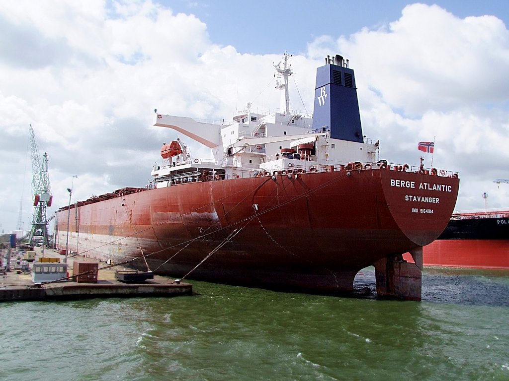 BERGE-ATLANTIC;219x48mtr.IMO-9164184 ist in einem Hafenbecken in Antwerpen festgemacht;100830