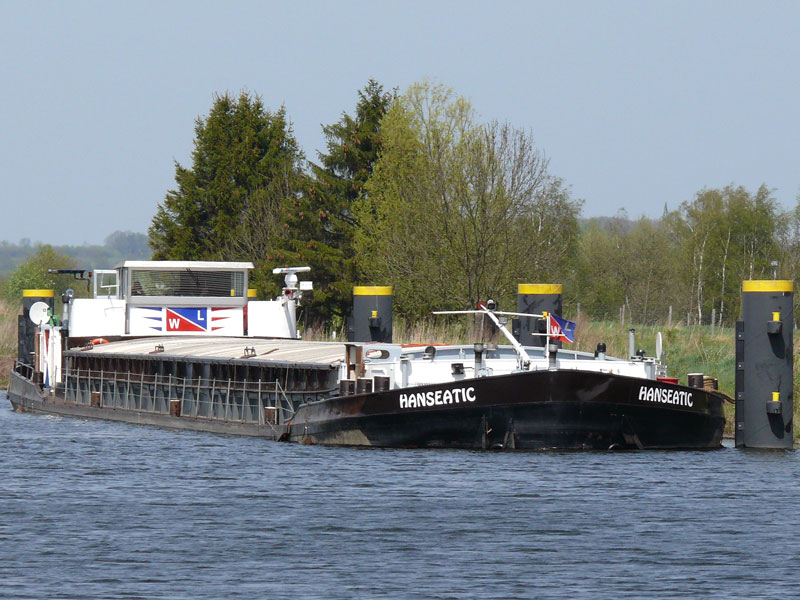 Binnenfrachtschiff HANSEATIC auf dem Elbe-Lbeck-Kanal; 29.04.2010
