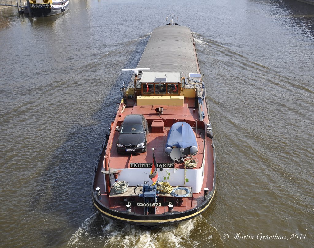 Binnenschiff  Fighter  aus Haren/Ems am 20.04.2011 auf der Weser in Bremen.L:67m / B:8,20m / Tg:2,60 / Tonnage 900t / 1929 in den Niederlanden gebaut / 2x220 PS / GMS 02001872 