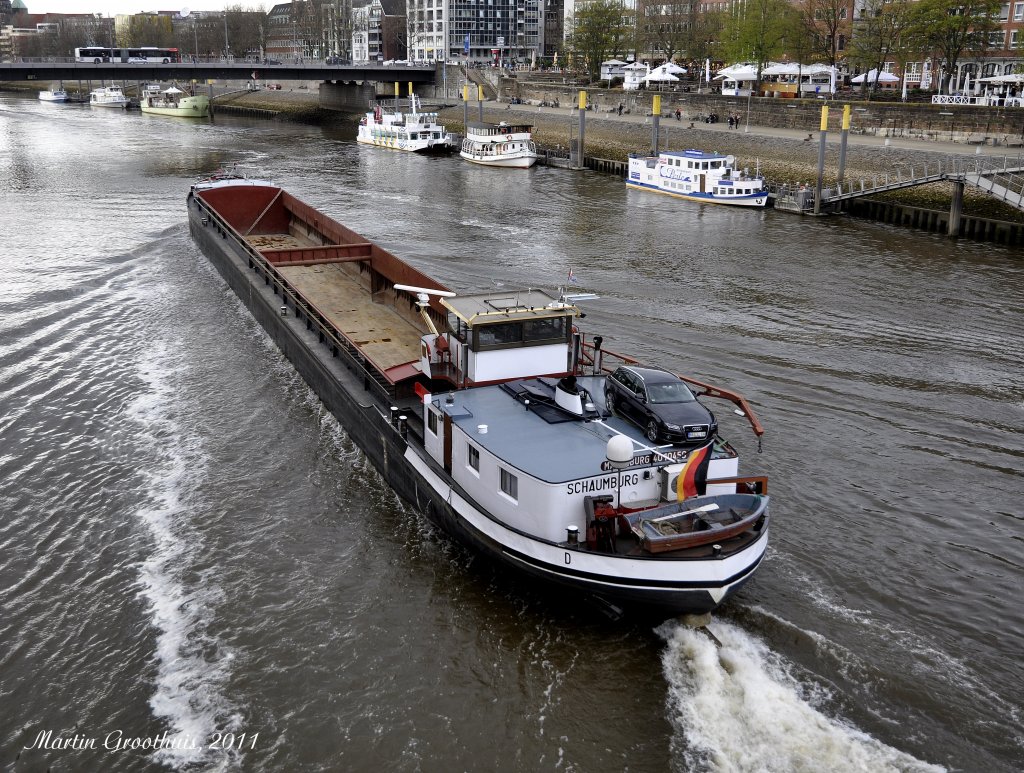 Binnenschiff  Schaumburg  am 14.04.2011 auf der Weser in Bremen. L:80m / B:8,20m / Tg.:2,50m / GMS 04010450 / Heimathafen Magdeburg / Flagge Deutschland