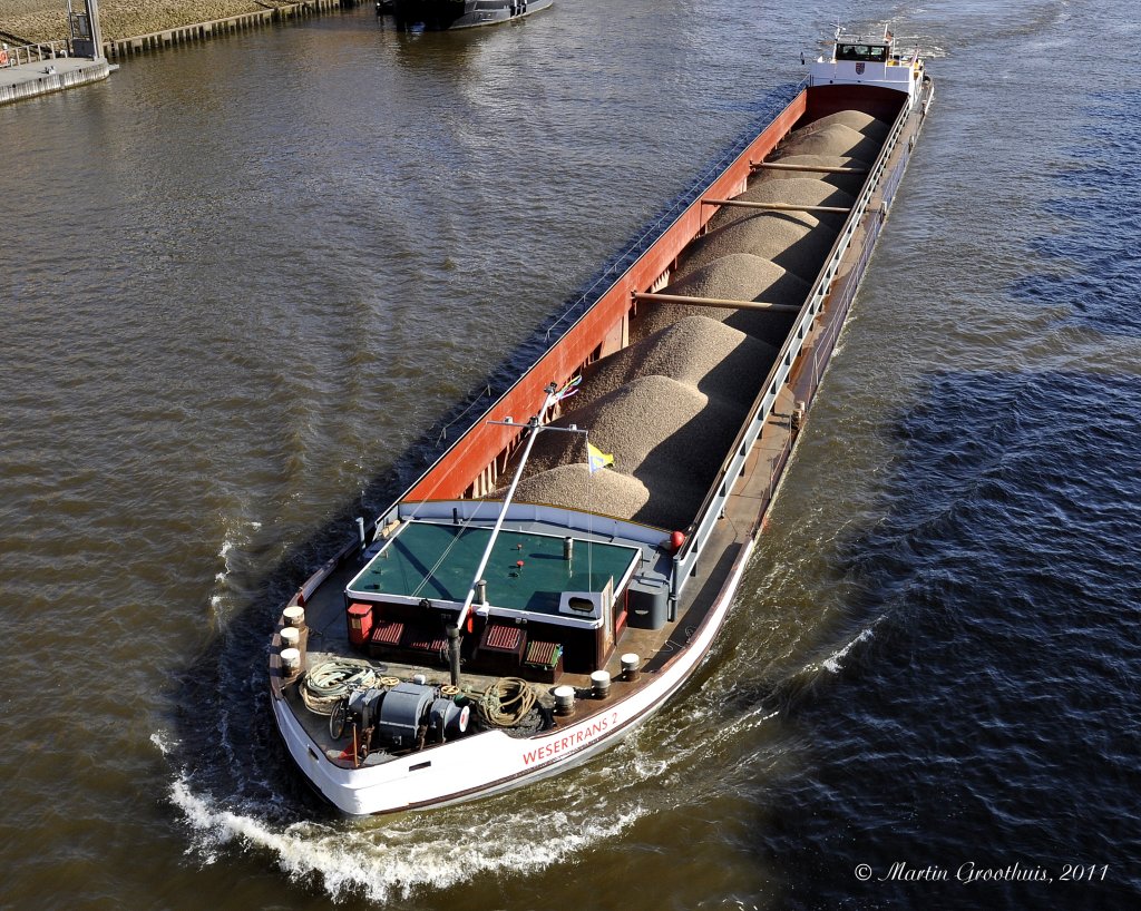 Binnenschiff  Wesertrans 2  am 29.03.2011 auf der Weser in Bremen. L:85m / B:8m / MMSI 211493170 / Heimathafen: Elsfleth