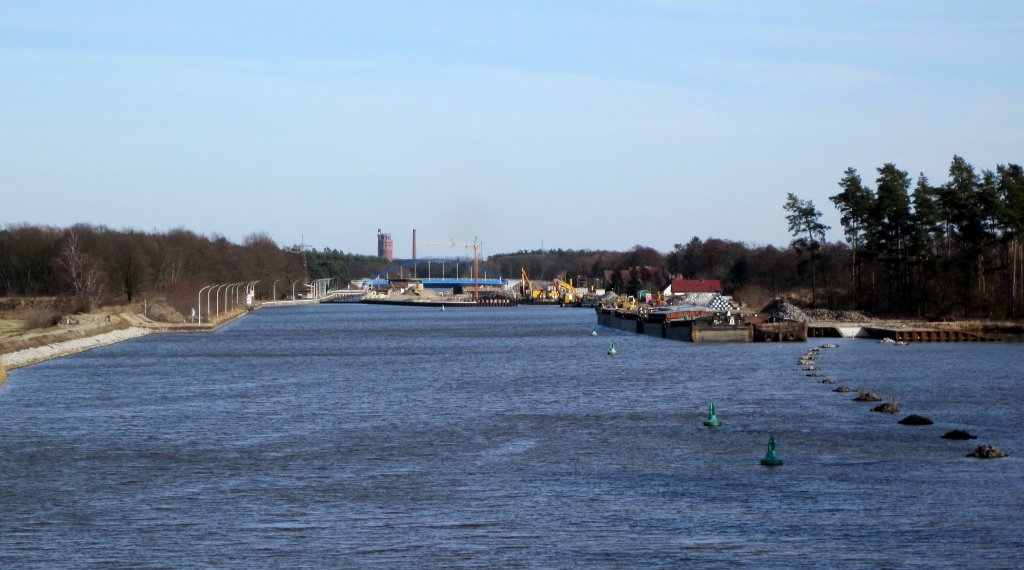 Blick von der L96 auf die Schleuse Wusterwitz , links die  alte  Kammer , rechts die im Bau befindliche neue Kammer. 03.03.2012