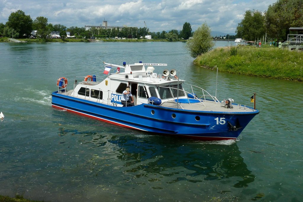 Boot der Wasserschutzpolizei in Breisach am Rhein, Juli 2012