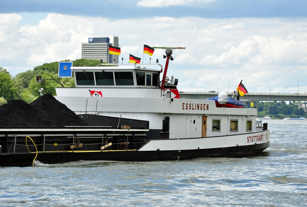 Brcke des Kohlefrachters  Esslingen  bei Bonn - 07.07.2012