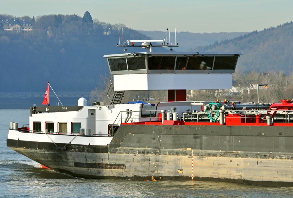 Brcke des Tankschiffes  Lucy  bei Remagen - 17.01.2012