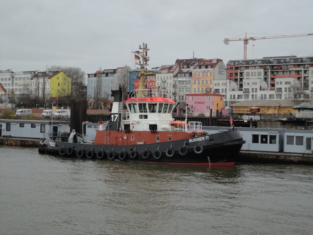 BUGSIER 17 (2) (IMO 9036234) am 27.11.2012, Hamburg, Schlepperponton St. Pauli /  
VSP-Schlepper / GT 240  / La28,3  m, B 9,0 m, Tg 4,6 m / 2 6Zyl.Deutz SBV6M 628, ges. 2251 kW, 3060 PS, 2 VSP, 12 kn, Pfahlzug 31 t / 1992 bei Peene-Werft, Wolgast /
