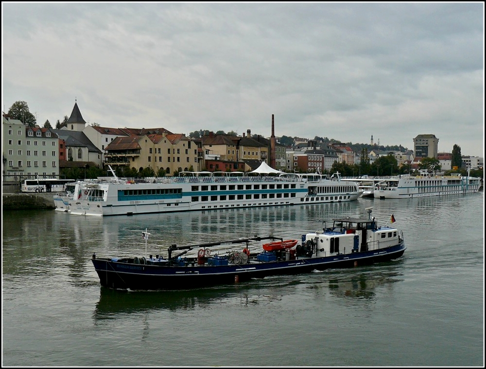 Bunkerboot  Bunker Service 1  des NWB, am 17.09.2010 auf der Donau bei Passau fotografiert.