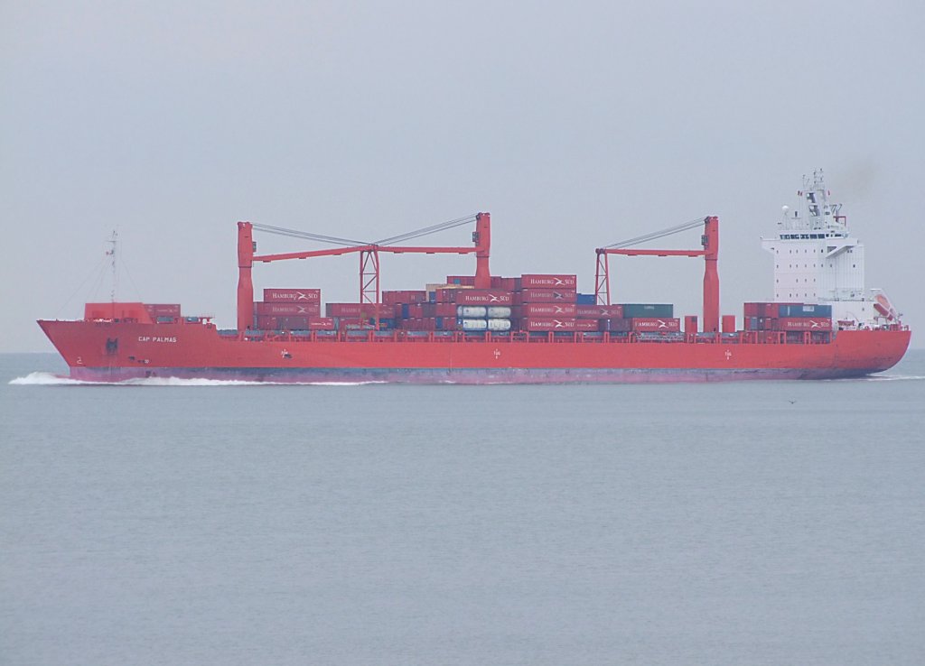 Cap-Palmas (IMO-9273947;L=206;B=30mtr.)shippert im Morgengrauen bei Cuxhaven Richtung Nordsee;090828