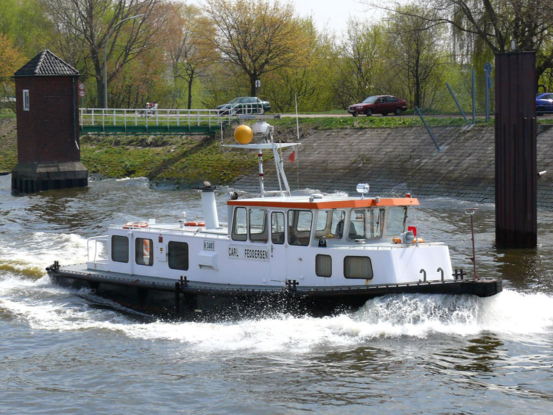 CARL FEDDERSEN auf der Elbe nahe Bubendey-Ufer; Hamburg, 24.04.2010
