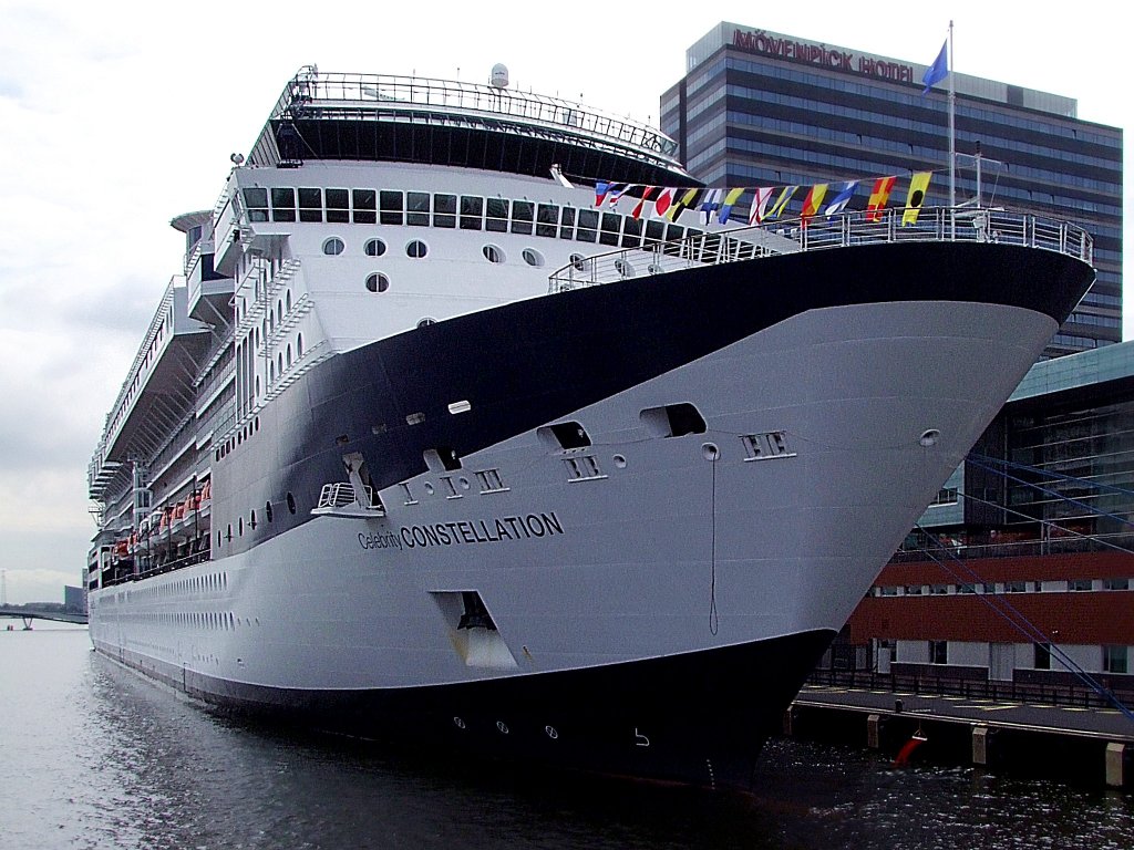 Celebrity-CONSTELLATION(L=294mtr;B=32mtr.;Baujahr2002)erwartet in Amsterdam wieder ca.1950 Passagiere;100903