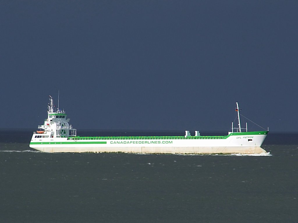 CFL-PATRON(IMO-9376464;L=117;B=14mtr.)schiebt sich vor der herannahenden Unwetterfront bei Cuxhaven Elbaufwrts;090830