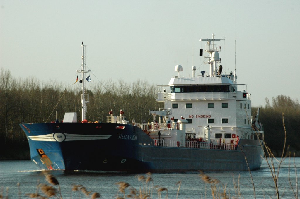 Chemikalien-Tanker ,,Stella Virgo‘‘ / Dortrecht  (IMO: 9265249), hier bei Hochdonn . Das Baujahr ist 2003, er hat eine Lnge von 103 m, eine Breite von 14 m und hat ein Leergewicht von 4999 t. Der Tanker  fhrt unter niederlndischer Flagge.  Aufgenommen am 07.04.2011.