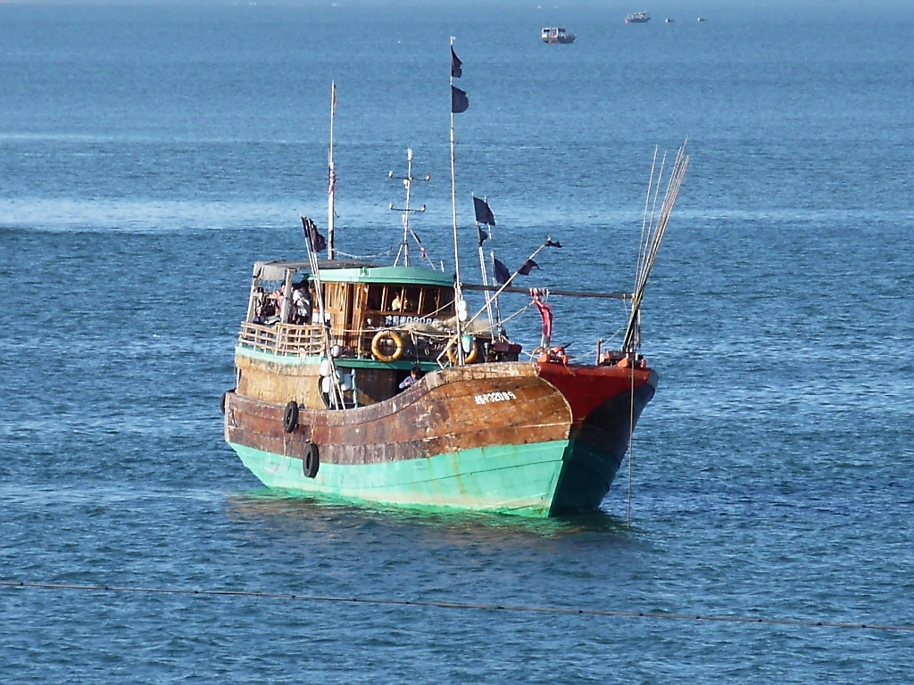 Chinesisches Fischerboot in Yangpu/Hainan, 1.8.10
