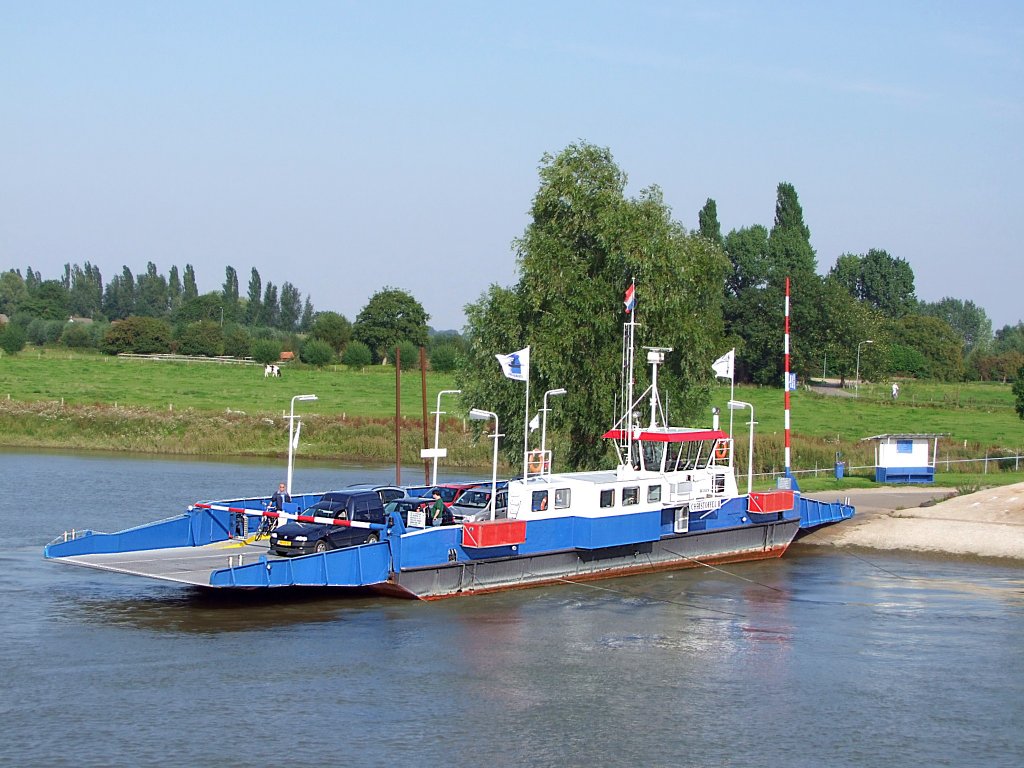 Christoffel-I;Bj1967;L=38xB=8,8mtr. kann 16PKW bzw. 150 Passagiere ber die Ijssel transportieren;100906