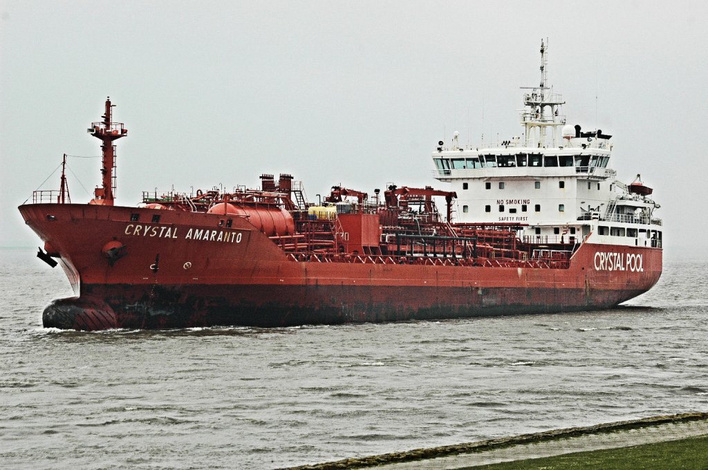 Chrystal  Amaranto  (IMO: 9172155) ist ein Chemie-Tanker von  Chrystal Pool, mit Heimathafen Valletta. Hier vor der Einfahrt zur NOK- Schleuse Brunsbttel. Gesehen am 06.04.2011.