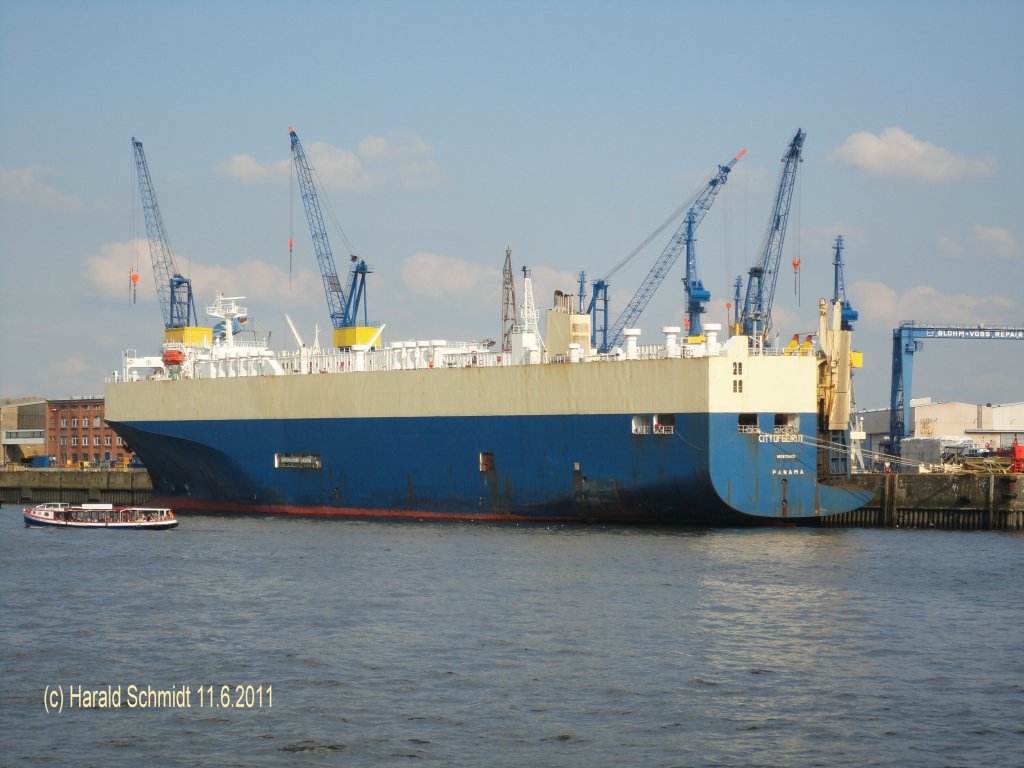 CITY OF BEIRUT (2011) (IMO 8709121) am 11.6.2011, Hamburg, am Werftkai von Blohm & Voss, Auftragsumfang: Docken, allgemeine Reparaturen und Klassearbeiten kurz nach Beginn der Arbeiten / 
ex Hyundai No. 202 (1987, Taufname), Nosac Clipper (1990), Hyundai No. 202 (1993), Tongala (1997), Hyundai No., 202 (1999) /
Autotransporter / GT 31.367 / La 174,0 m, B 28,05 m, Tg 8,01 m / 18 kn / Manager: Abou Merhi Ship Management SAL, Beirut/Libanon / 1987 bei Hyundai Heavy Industries, Ulsan, Sd Korea /
