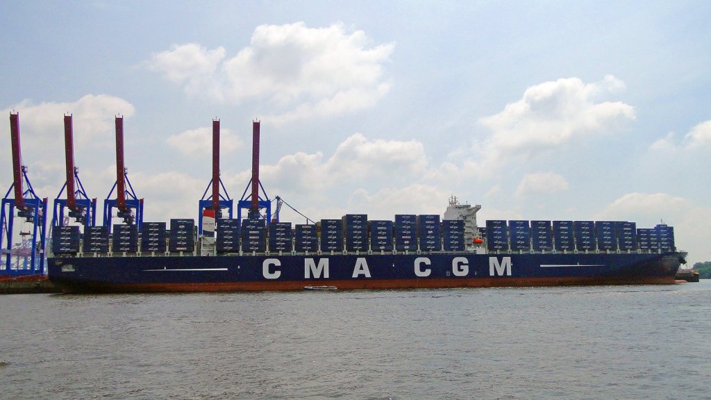  CMA CGM ALEXANDER VON HUMBOLDT  Hamburg am 30.05.2013
Lnge: 396 m Breite: 54 m
Das z.Zt. grte Containerschiff der Welt wurde in Hamburg getauft.