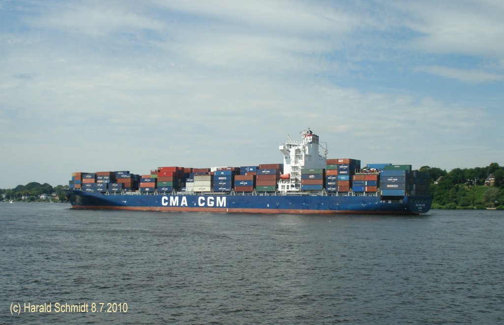 CMA CGM JADE  IMO 9324875 am 8.7.2010 auslaufend Hamburg vor velgnne.
ex SABINE RICKMERS / Container / Bauj.12/2007 / BRZ 39.906 / La.260,66m, B.32,3m, Tg.12,6m / 37.037kw, 24,5kn / 4.250TEU, 400 Reefer /
