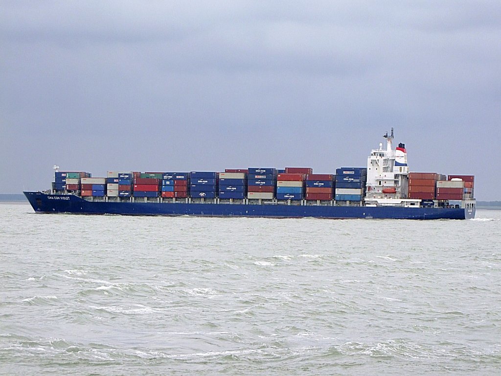 CMA CGM VIOLET(IMO:9314935; L=222; B=30m; DWT39200t; TEU-2824; Bj.2006)verlsst Frhmorgens bei Vlissingen die Fahrgewsser der Nordsee; 110830