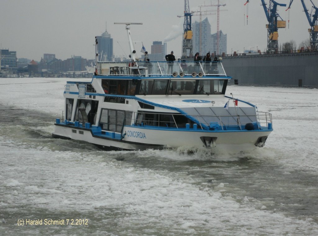 CONCORDIA (ENI 04307280) am 7.2.2012, Hamburg, bei Eisgang auf der Elbe Hhe Altona
Fahrgast-Binnenschiff / Mai 2005, Rainer Abicht Elbreederei Hamburg / La 31,2 m, B 8,5 m, Tg 1,6 m / 2 Diesel, Caterpillar, ges. 666 kW, 905 PS,  12 Propeller,  kn /  250 Pass. / 1996 bei SSO, Schiffs Service Oberwinter /
