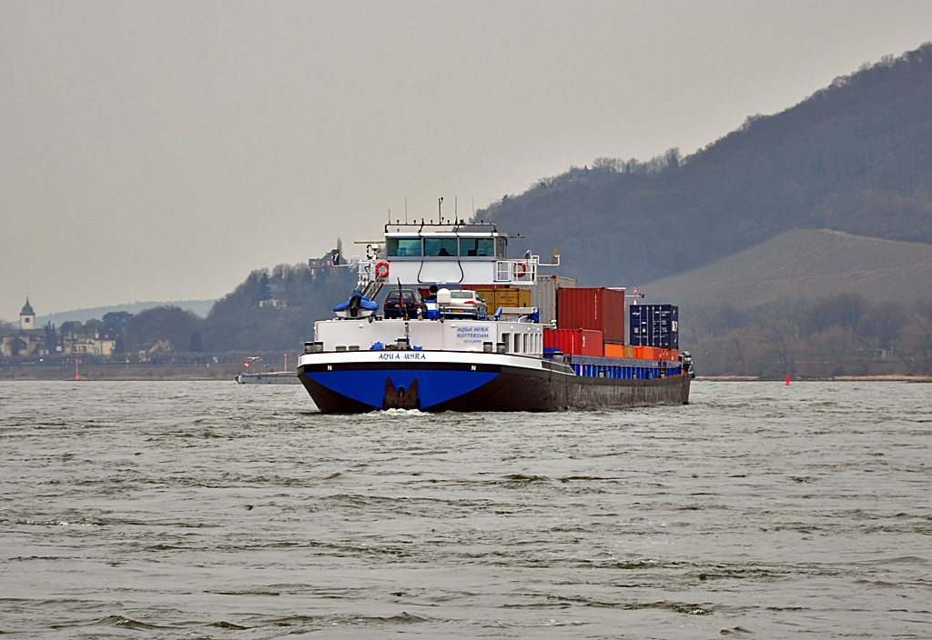 Containerfrachter  Aqua Myra  (von Achtern) auf dem Rhein kurz hinter Bad Honnef - 07.03.2012