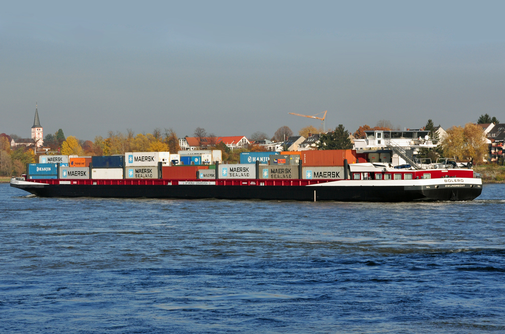 Containerfrachter  Bolero  auf dem Rhein bei Bonn-Beuel - 14.11.2012