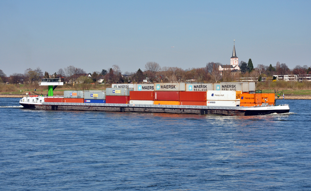 Containerschiff  Aarburg  auf dem Rhein querab Bonn - 20.03.2011