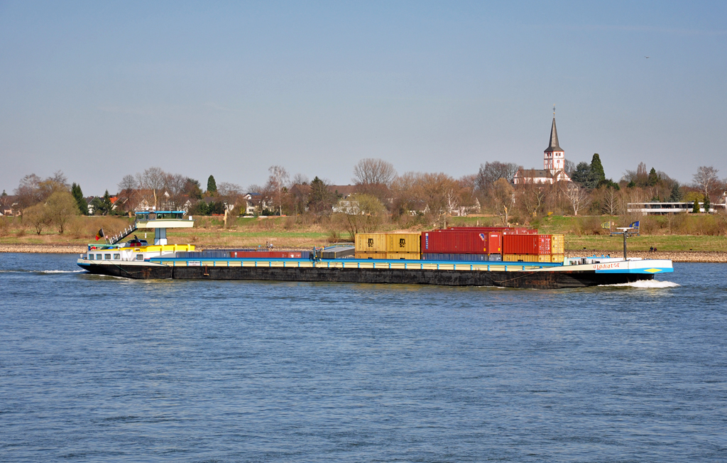 Containerschiff  Gladiator  auf dem Rhein querab Bonn - 20.03.2011