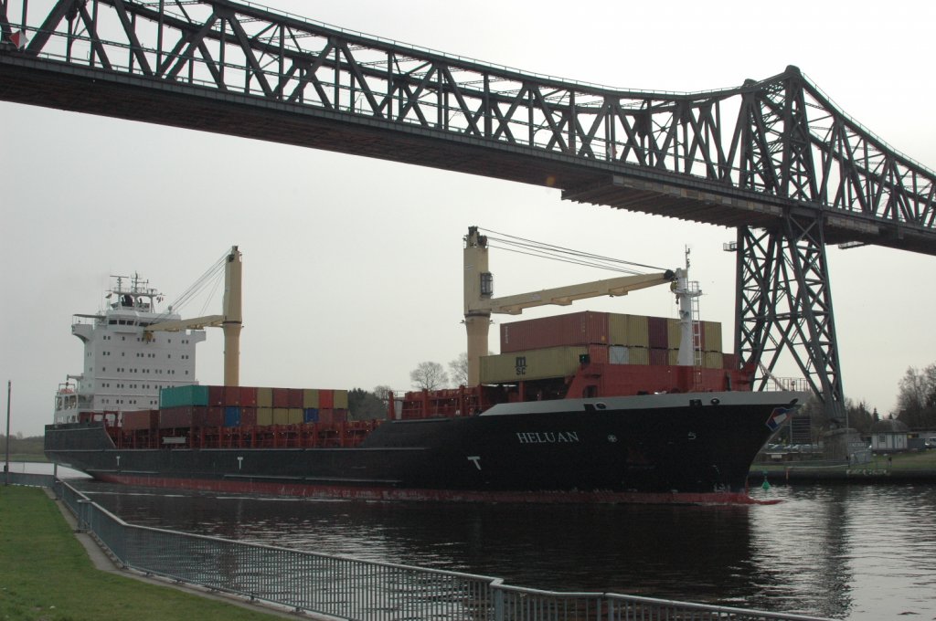 Containerschiff  Heluan (IMO:  9358905), Heimathafen Monrovia. Es wurde auf dem NOK bei Rendsburg gesehen und am 11.04.2011 abgelichtet.