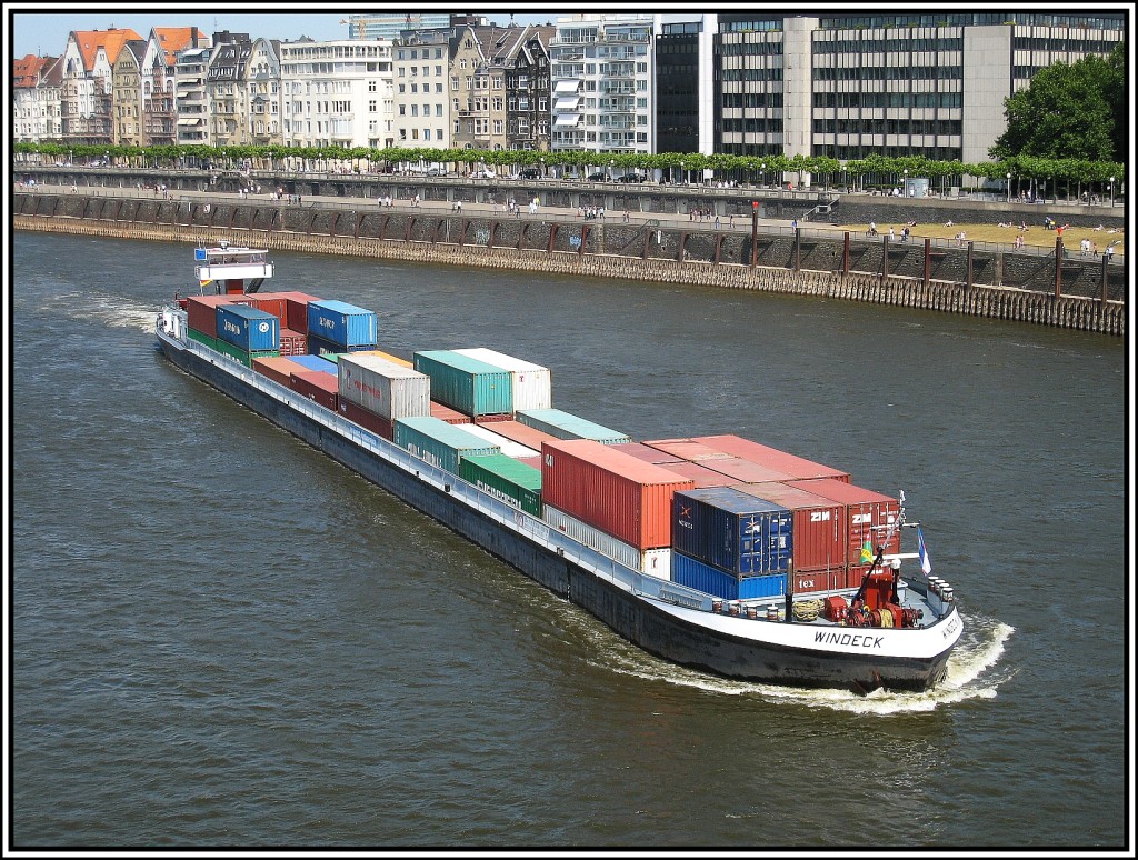 Containerschiff MS  Windeck , aufgenommen am 04.06.2011 von der Rheinkniebrcke in Dsseldorf.