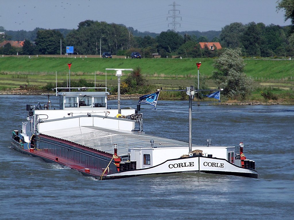 CORLE(MMSI:244670874;L=80,B=9mtr) ist auf der Ijssel Richtung Doesburg unterwegs;100906